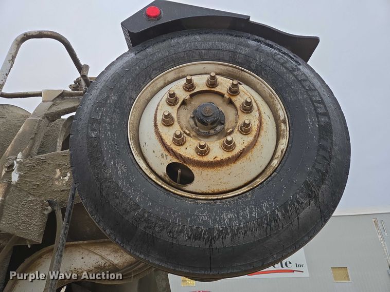 image for item EB1188 2003 Peterbilt 357 ready mix truck