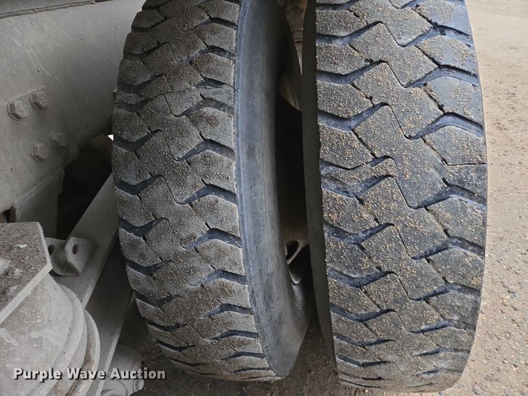 image for item EB1188 2003 Peterbilt 357 ready mix truck