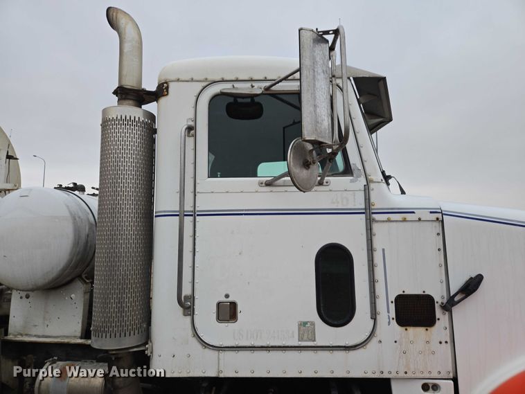 image for item EB1189 2000 Peterbilt 357 ready mix truck