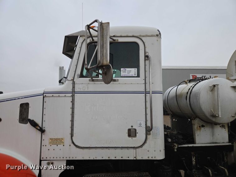image for item EB1189 2000 Peterbilt 357 ready mix truck