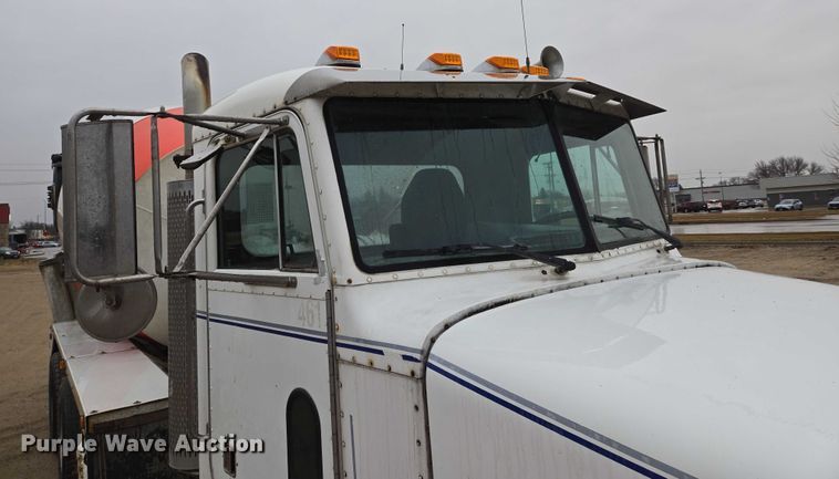 image for item EB1189 2000 Peterbilt 357 ready mix truck