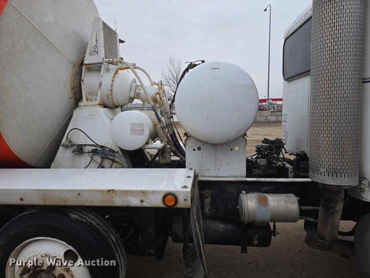 image for item EB1189 2000 Peterbilt 357 ready mix truck