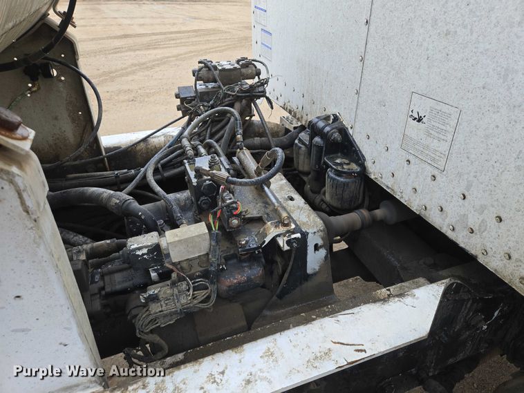 image for item EB1189 2000 Peterbilt 357 ready mix truck