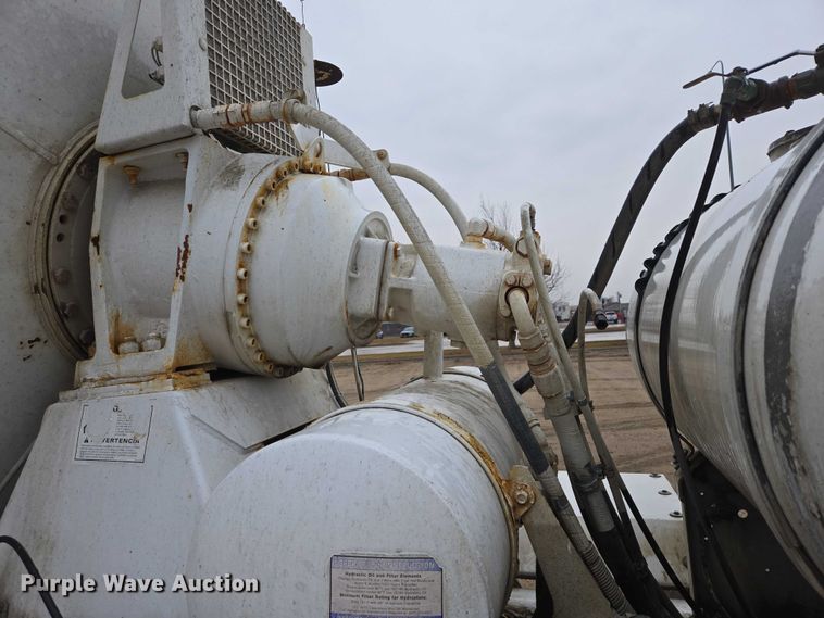 image for item EB1189 2000 Peterbilt 357 ready mix truck