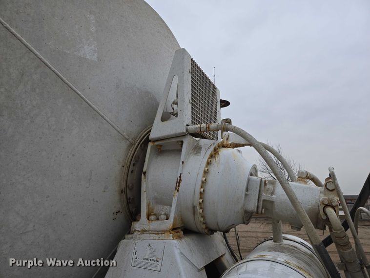 image for item EB1189 2000 Peterbilt 357 ready mix truck