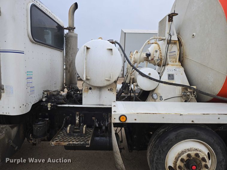 image for item EB1189 2000 Peterbilt 357 ready mix truck