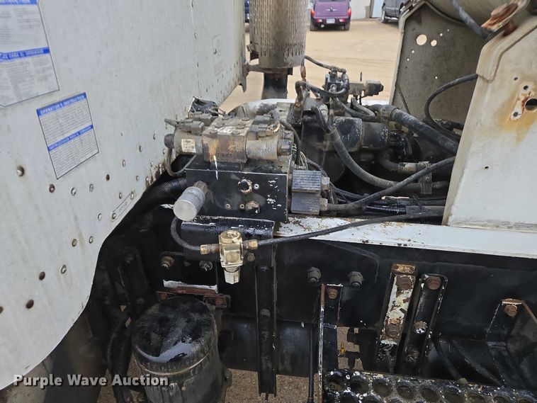 image for item EB1189 2000 Peterbilt 357 ready mix truck