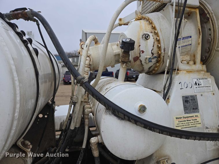 image for item EB1189 2000 Peterbilt 357 ready mix truck