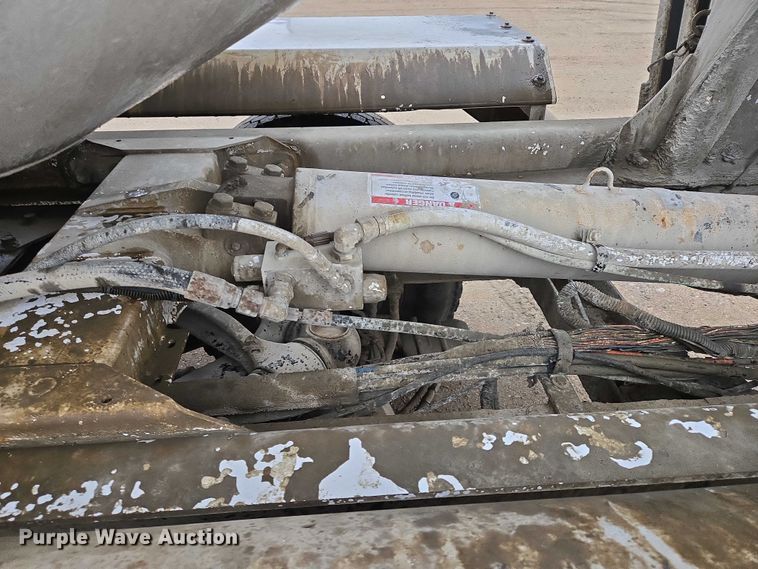 image for item EB1189 2000 Peterbilt 357 ready mix truck