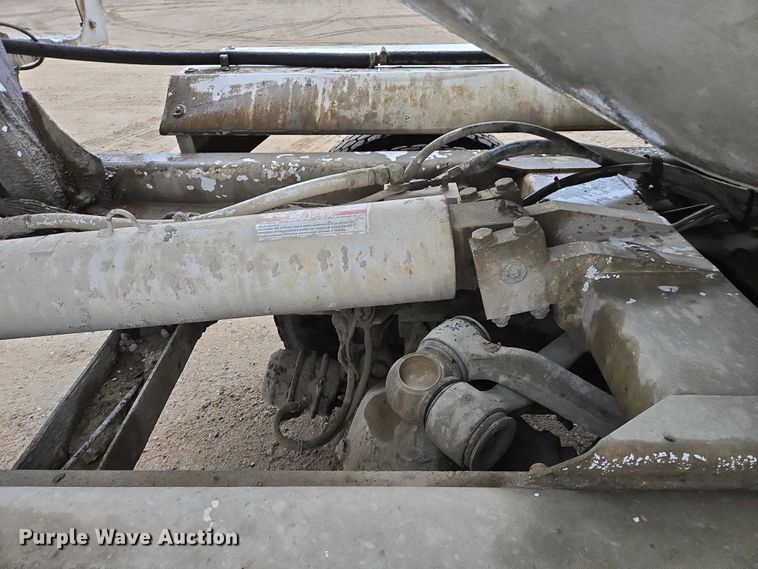 image for item EB1189 2000 Peterbilt 357 ready mix truck