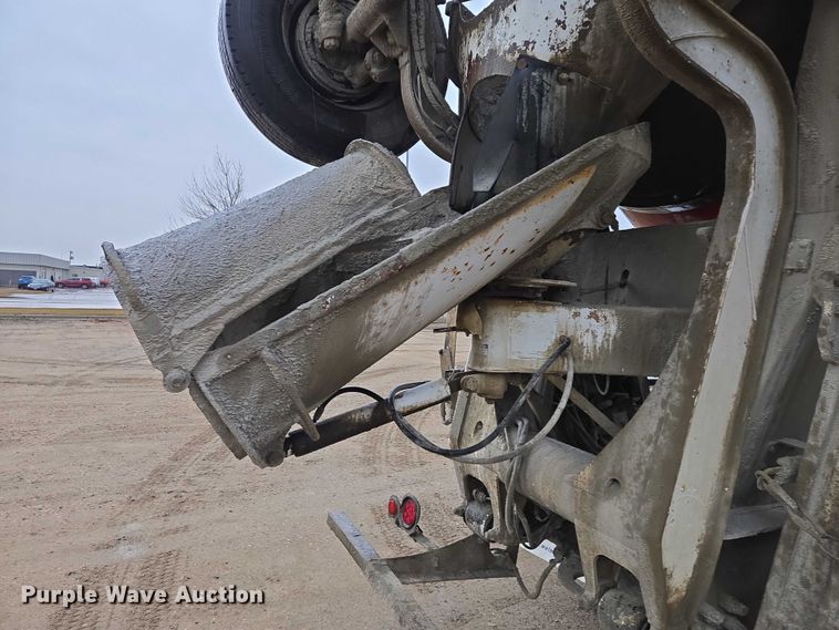 image for item EB1189 2000 Peterbilt 357 ready mix truck