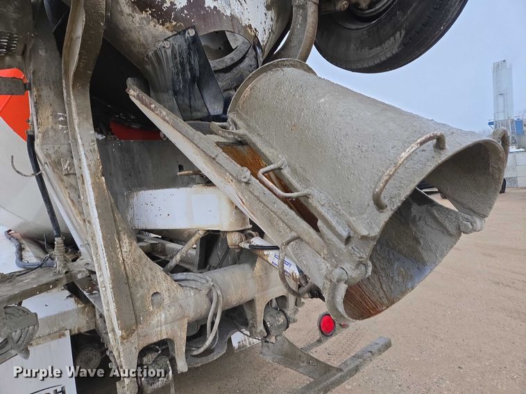 image for item EB1189 2000 Peterbilt 357 ready mix truck