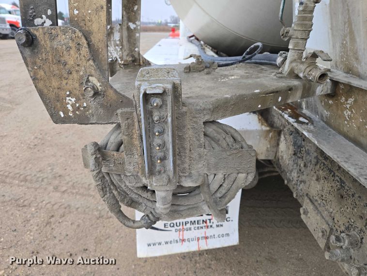 image for item EB1189 2000 Peterbilt 357 ready mix truck