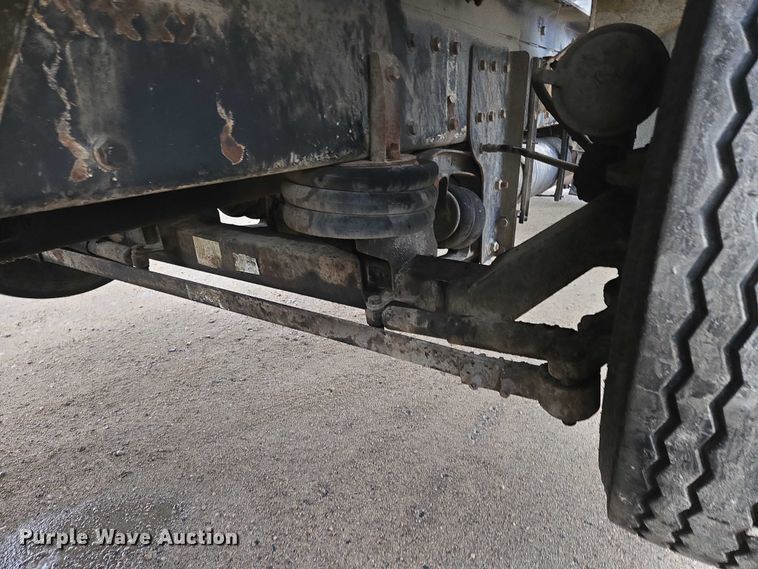 image for item EB1189 2000 Peterbilt 357 ready mix truck