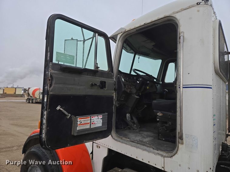 image for item EB1189 2000 Peterbilt 357 ready mix truck