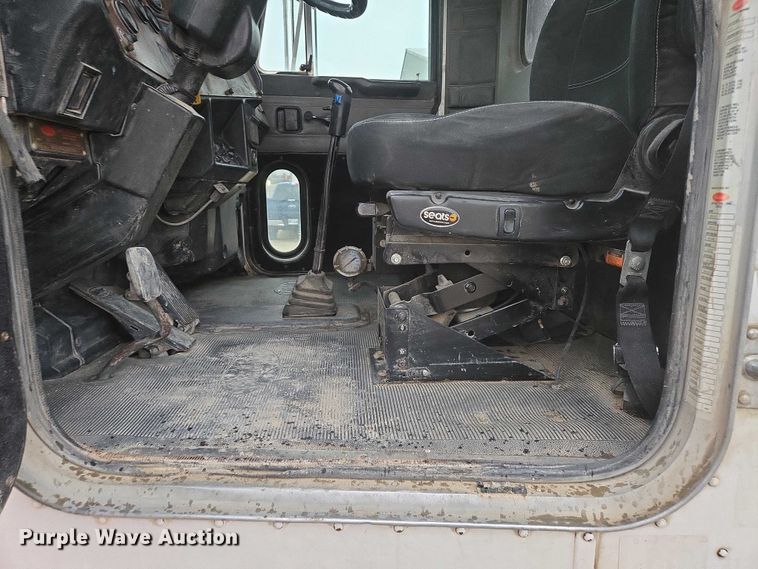 image for item EB1189 2000 Peterbilt 357 ready mix truck