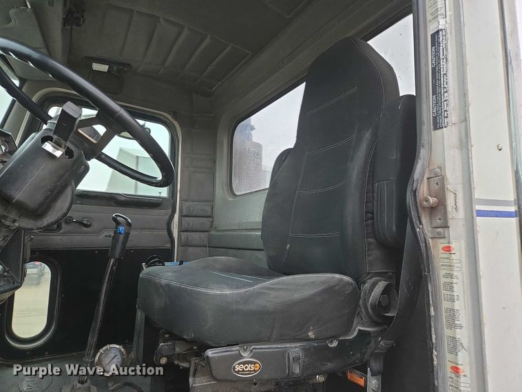 image for item EB1189 2000 Peterbilt 357 ready mix truck