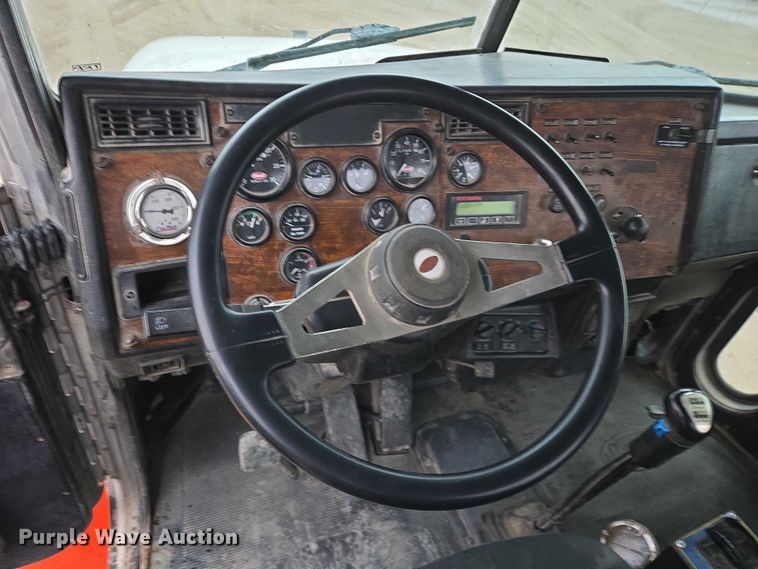 image for item EB1189 2000 Peterbilt 357 ready mix truck