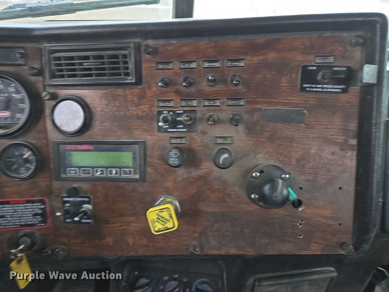 image for item EB1189 2000 Peterbilt 357 ready mix truck