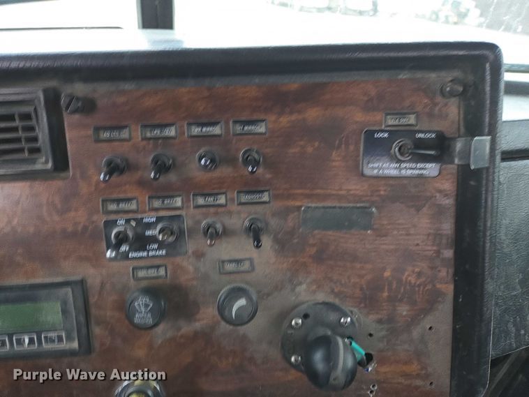 image for item EB1189 2000 Peterbilt 357 ready mix truck