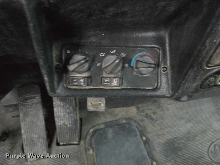 image for item EB1189 2000 Peterbilt 357 ready mix truck