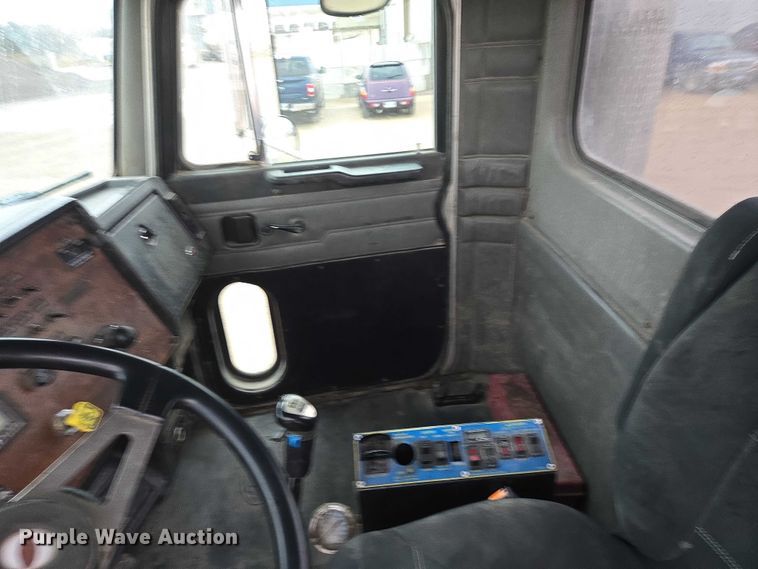 image for item EB1189 2000 Peterbilt 357 ready mix truck