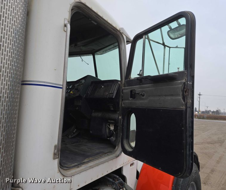 image for item EB1189 2000 Peterbilt 357 ready mix truck