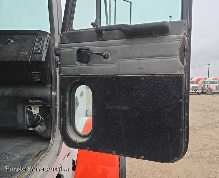 image for item EB1189 2000 Peterbilt 357 ready mix truck