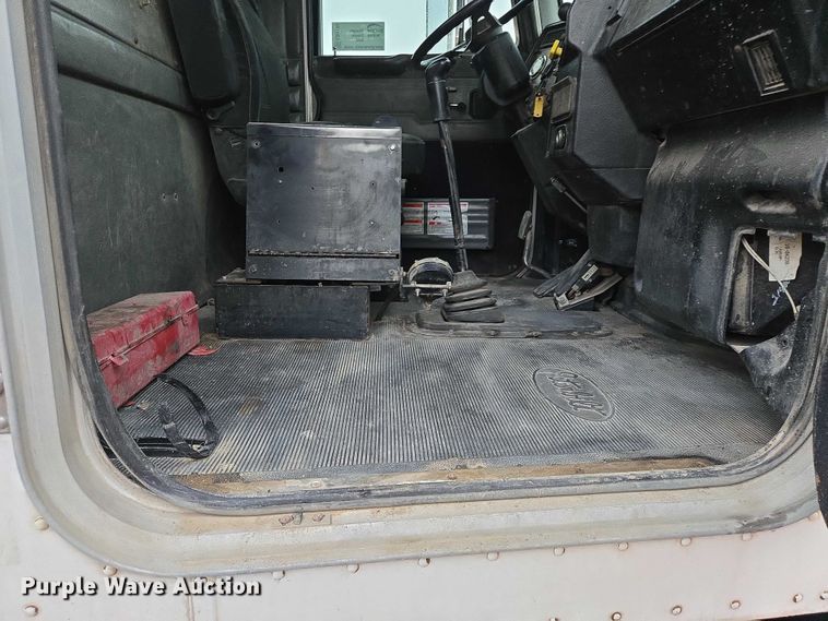 image for item EB1189 2000 Peterbilt 357 ready mix truck