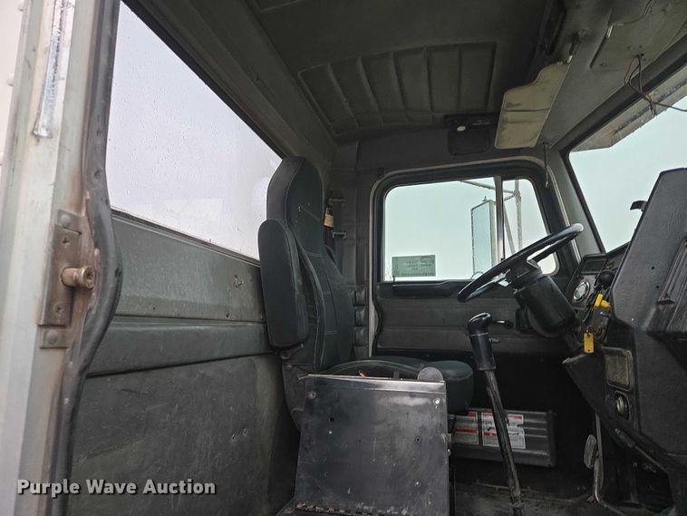 image for item EB1189 2000 Peterbilt 357 ready mix truck