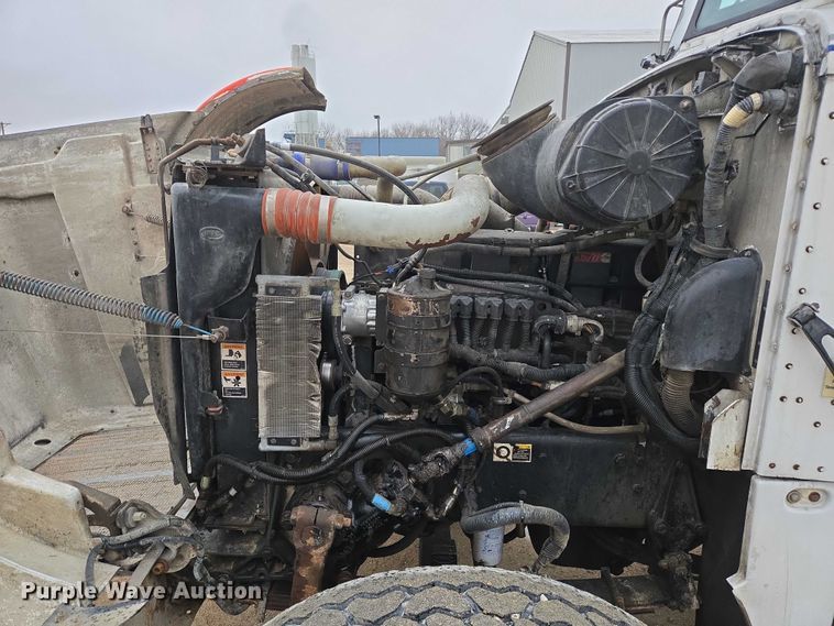 image for item EB1189 2000 Peterbilt 357 ready mix truck