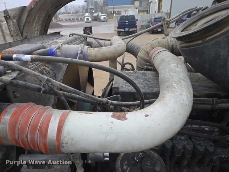 image for item EB1189 2000 Peterbilt 357 ready mix truck