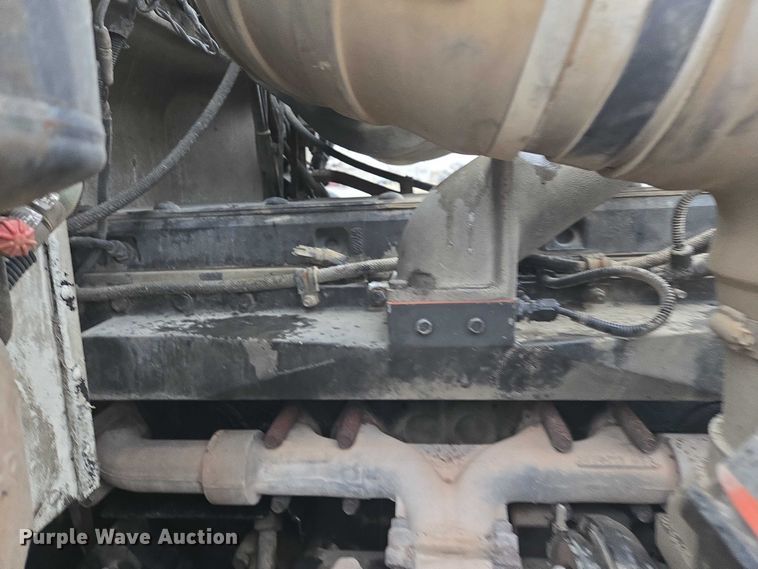 image for item EB1189 2000 Peterbilt 357 ready mix truck