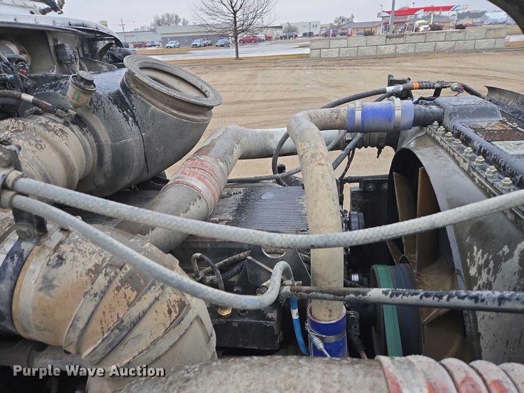 image for item EB1189 2000 Peterbilt 357 ready mix truck