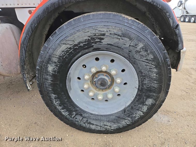 image for item EB1189 2000 Peterbilt 357 ready mix truck