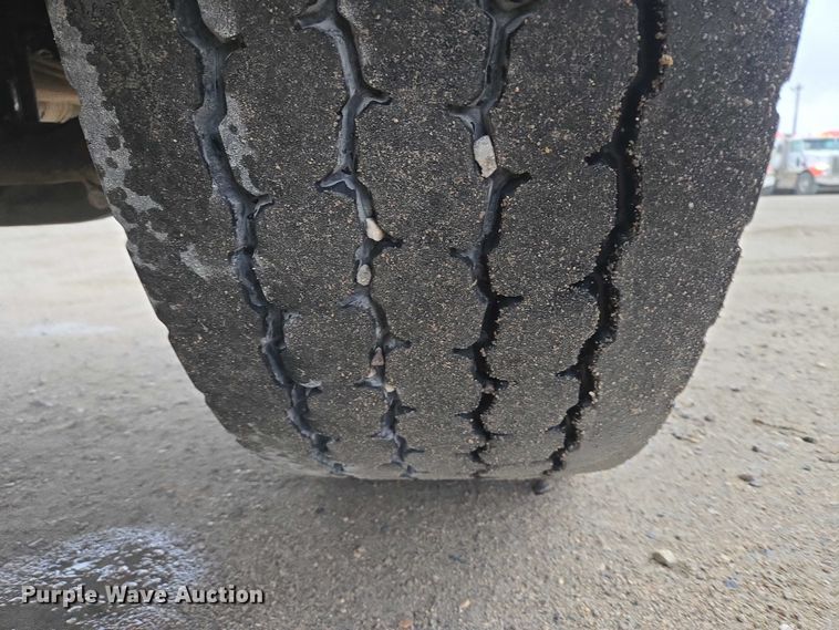 image for item EB1189 2000 Peterbilt 357 ready mix truck