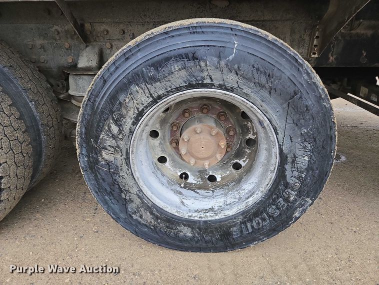 image for item EB1189 2000 Peterbilt 357 ready mix truck