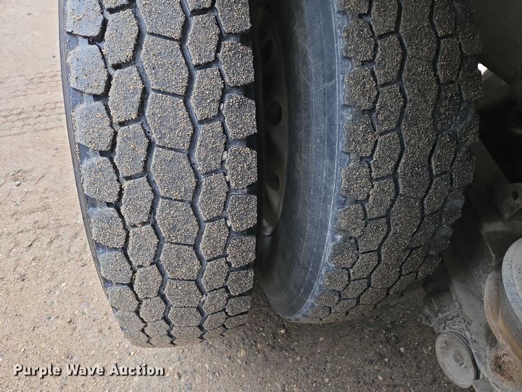 image for item EB1189 2000 Peterbilt 357 ready mix truck