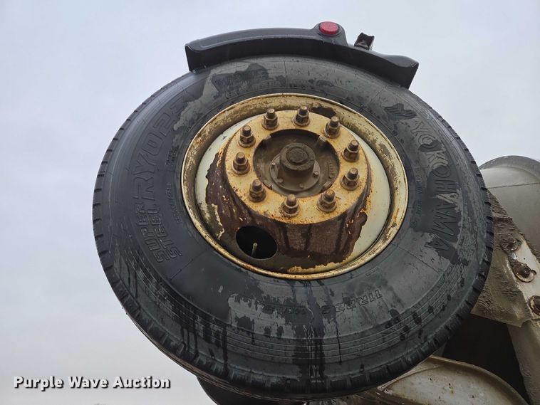 image for item EB1189 2000 Peterbilt 357 ready mix truck