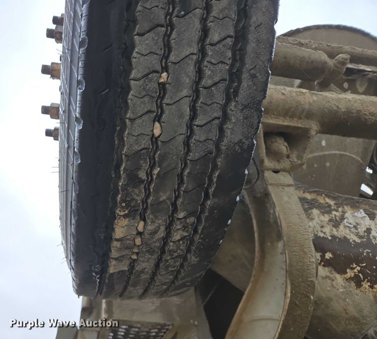 image for item EB1189 2000 Peterbilt 357 ready mix truck