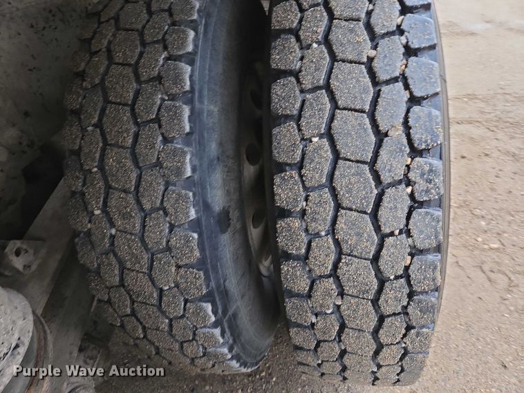 image for item EB1189 2000 Peterbilt 357 ready mix truck