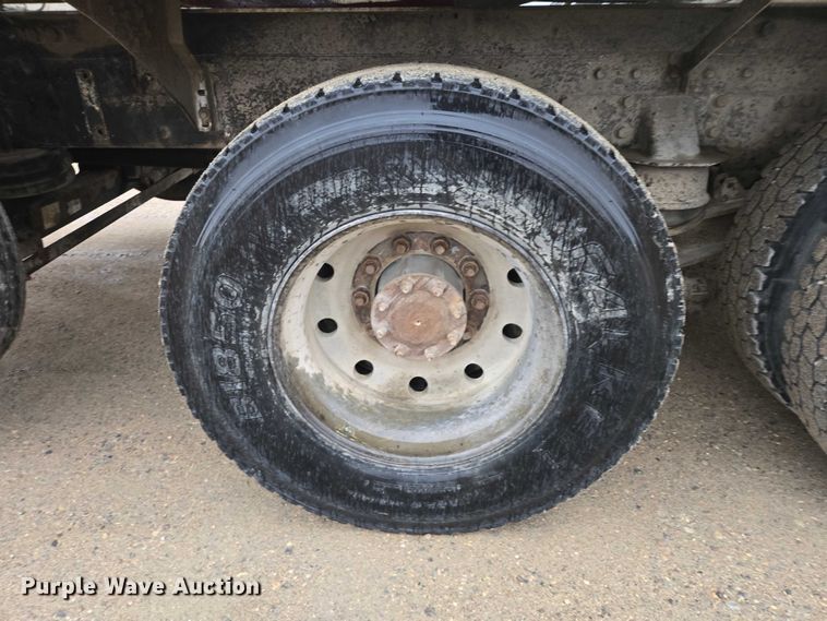 image for item EB1189 2000 Peterbilt 357 ready mix truck