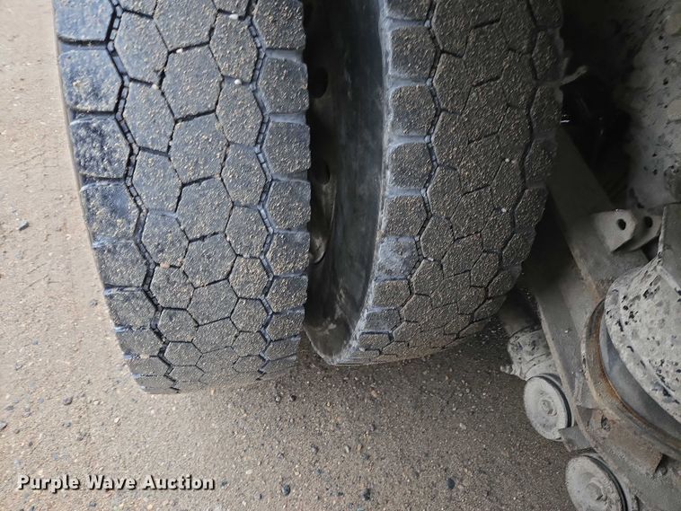 image for item EB1189 2000 Peterbilt 357 ready mix truck