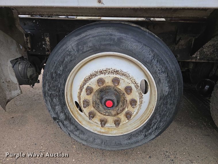 image for item EB1189 2000 Peterbilt 357 ready mix truck