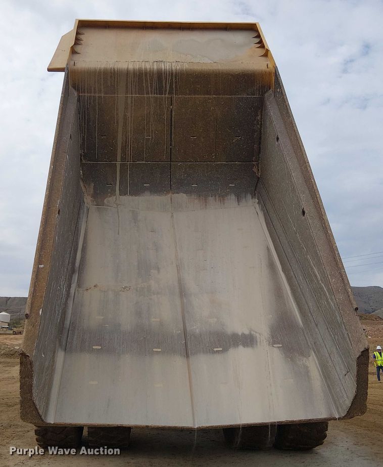 image for item EC1226 2017 Komatsu HD605-8 haul truck