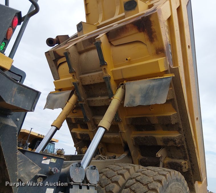 image for item EC1226 2017 Komatsu HD605-8 haul truck