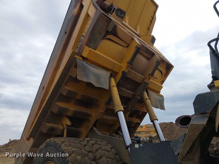 image for item EC1226 2017 Komatsu HD605-8 haul truck