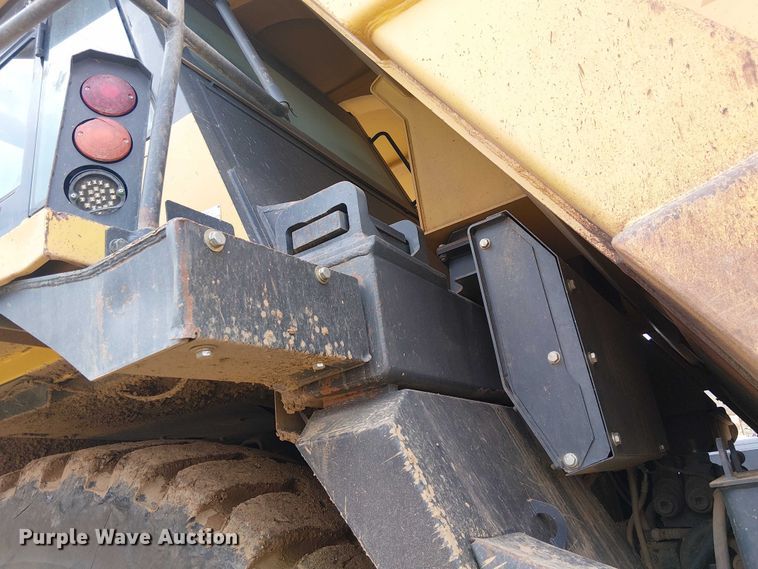 image for item EC1226 2017 Komatsu HD605-8 haul truck