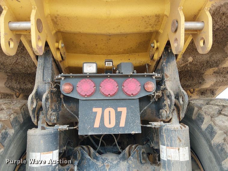 image for item EC1226 2017 Komatsu HD605-8 haul truck