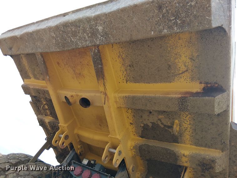 image for item EC1226 2017 Komatsu HD605-8 haul truck